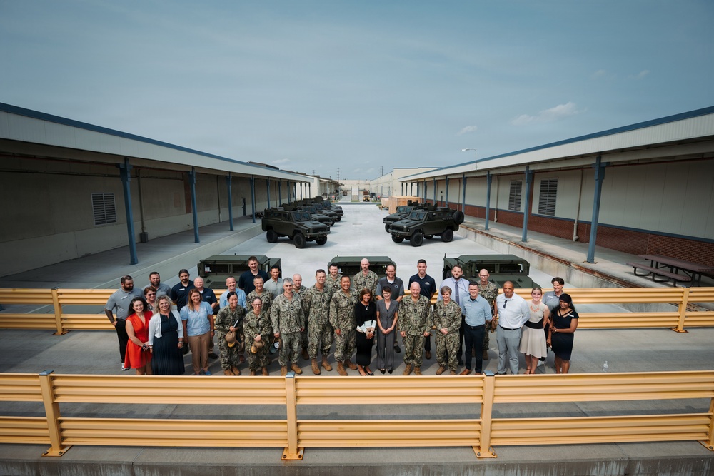 VCNO visits Naval Supply Systems Command
