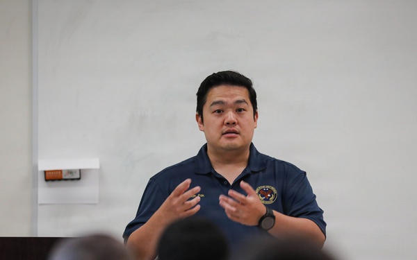 Washington ARA Jonathan Pan Meets with 332nd MCT Before Deployment