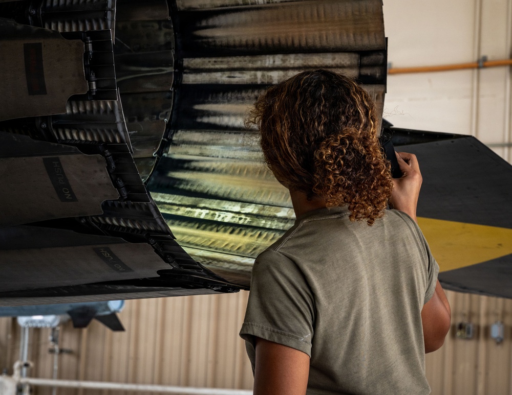 F-16 Maintenance at Holloman