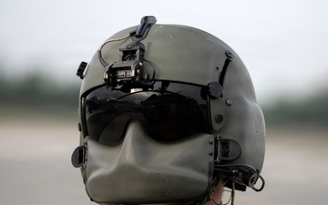 Alaska Army National Guard aviators give 59th Signal Battalion Soldiers a lift