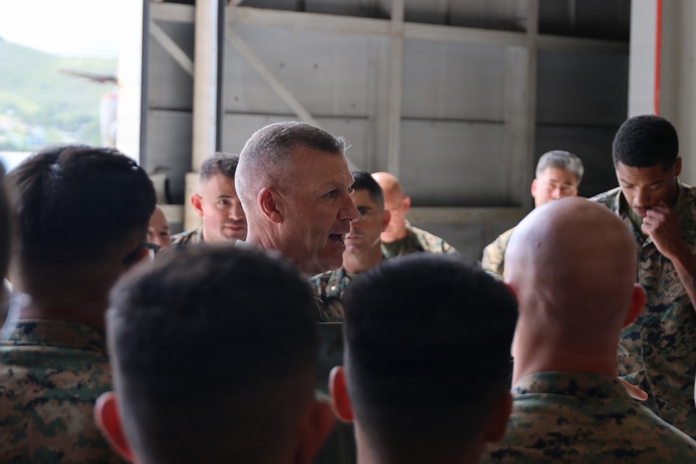 1st Marine Aircraft Wing Commander visits Marine Wing Support Squadron 174