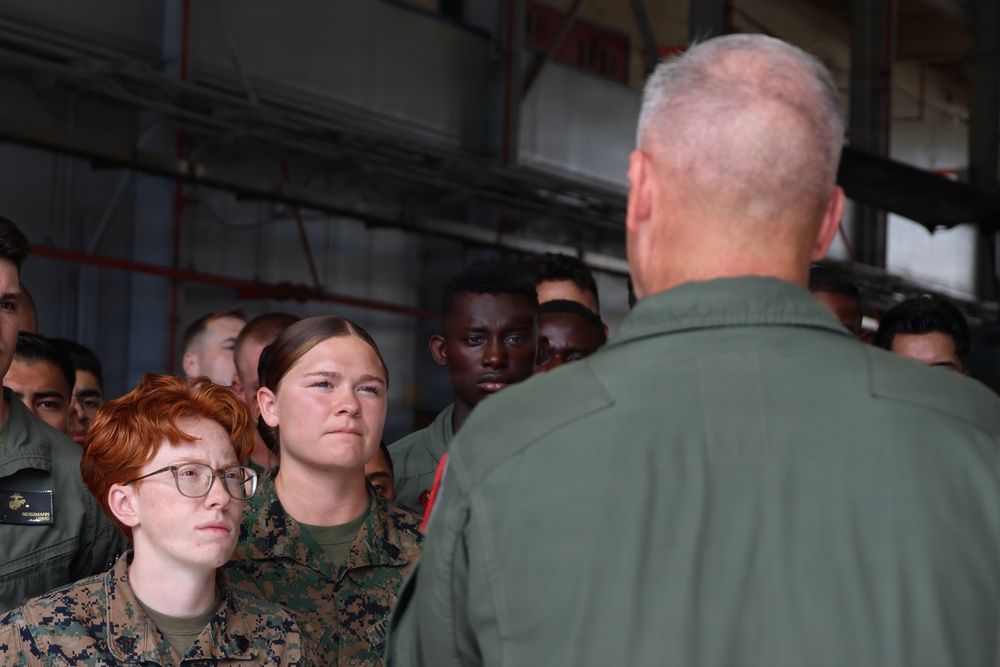 1st Marine Aircraft Wing Commander  visits Marine Wing Support Squadron 174