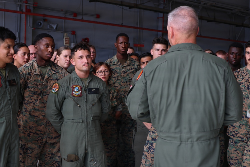 1st Marine Aircraft Wing Commander visits Marine Wing Support Squadron 174