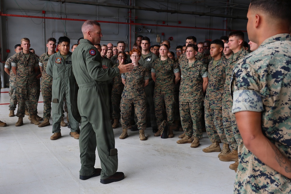 1st Marine Aircraft Wing Commander visits Marine Wing Support Squadron 174