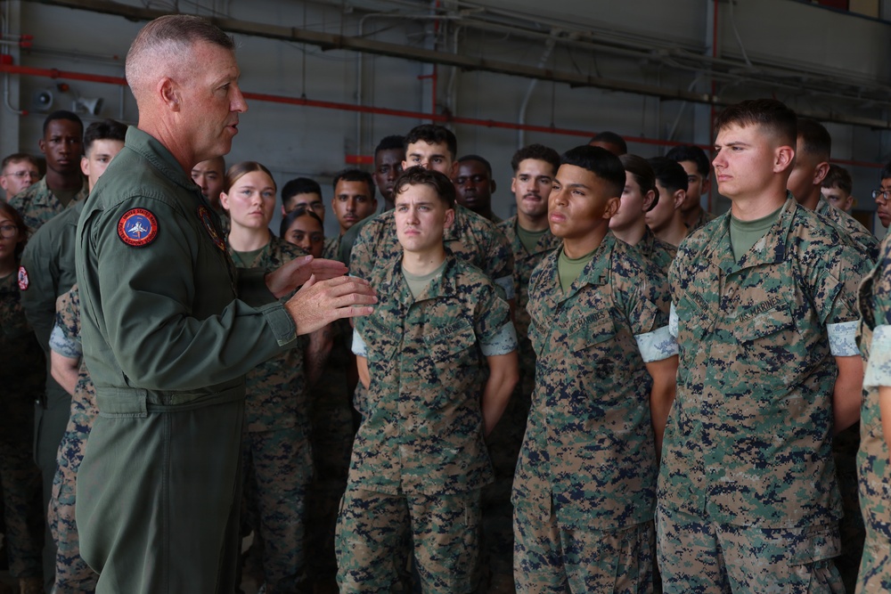 1st Marine Aircraft Wing Commander visits Marine Wing Support Squadron 174