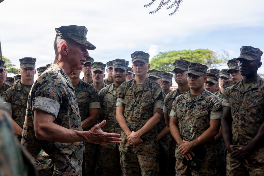 The Commandant and Sergeant Major of the Marine Corps visit 3rd MLR