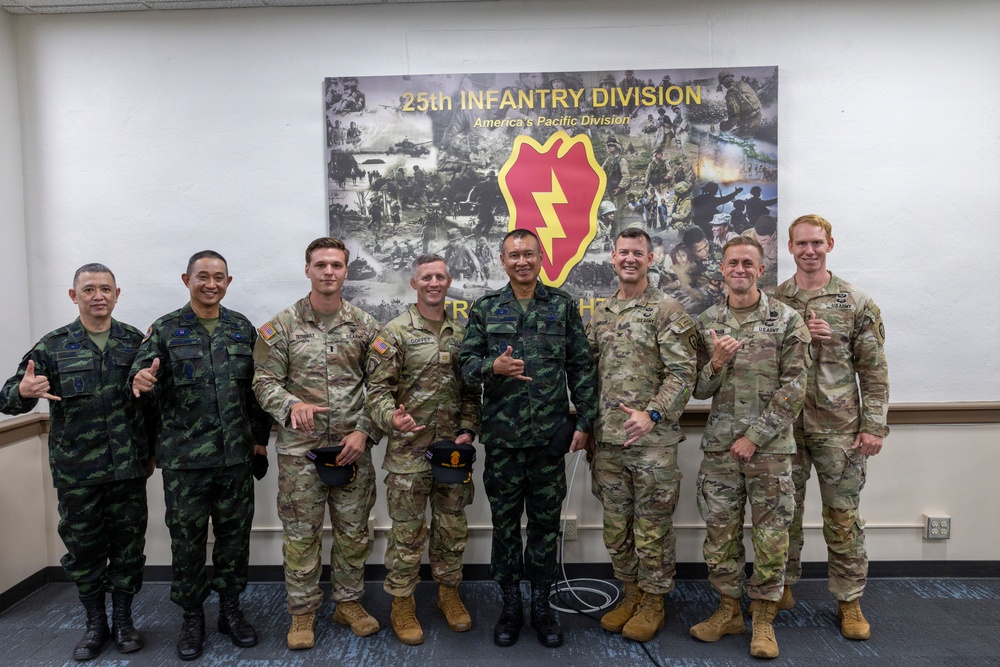 Royal Thai Army leadership visits Schofield Barracks