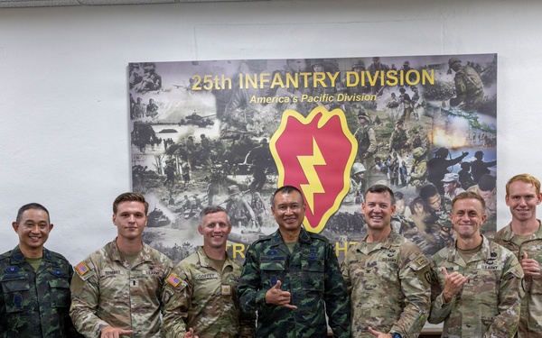 Royal Thai Army leadership visits Schofield Barracks