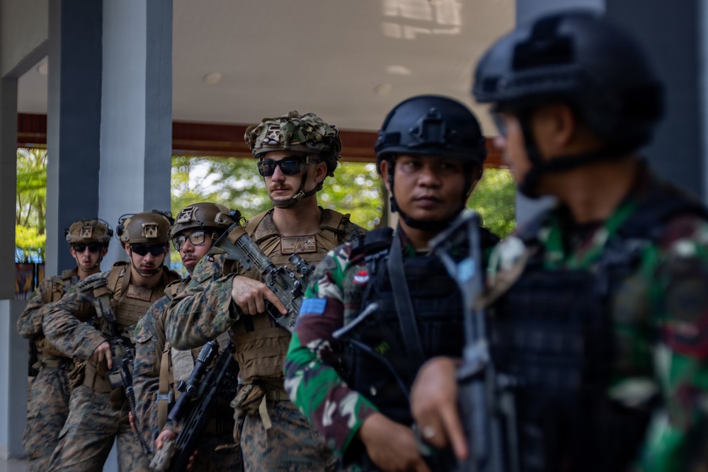 MRF-D Marines, Sailors perform casualty care training with Indonesian marines
