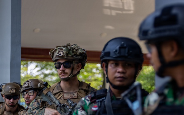 MRF-D Marines, Sailors perform casualty care training with Indonesian marines