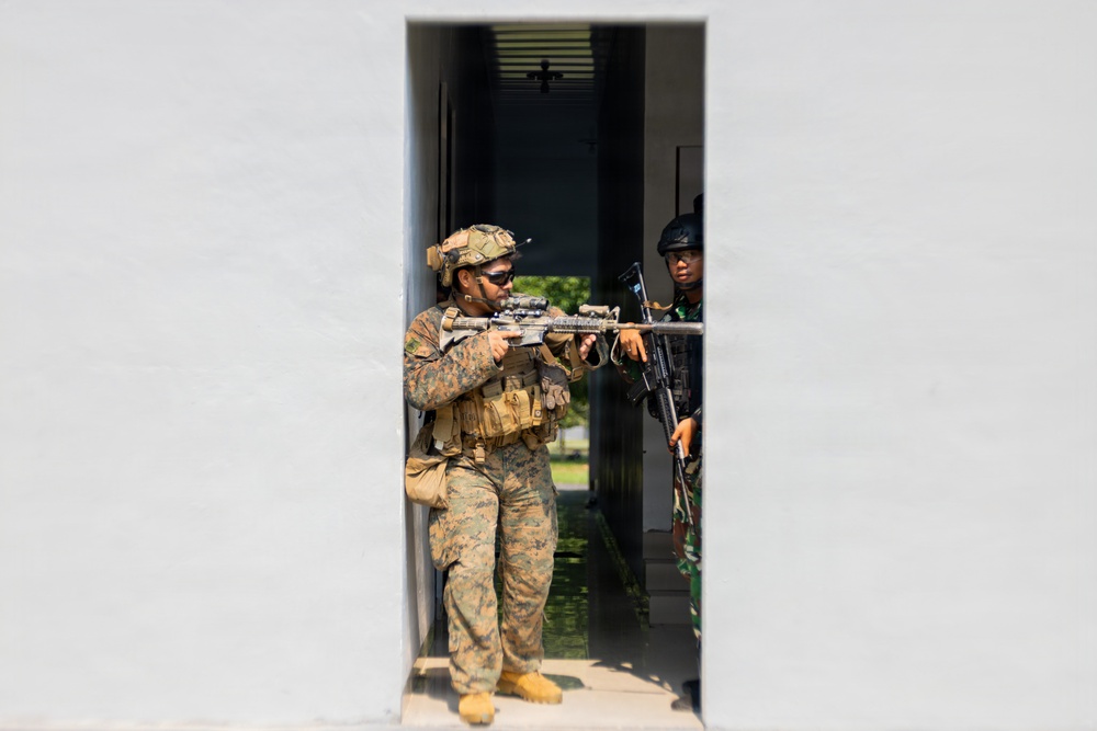 MRF-D Marines, Sailors perform casualty care training with Indonesian marines