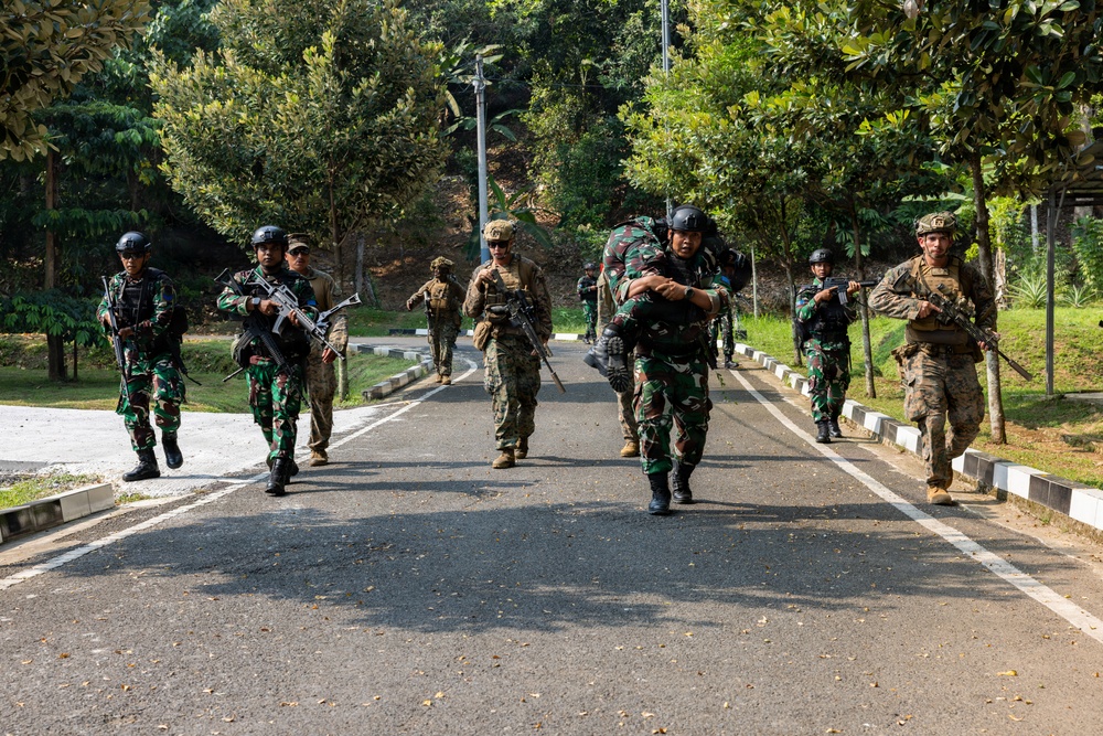 MRF-D Marines, Sailors perform casualty care training with Indonesian marines
