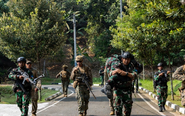MRF-D Marines, Sailors perform casualty care training with Indonesian marines