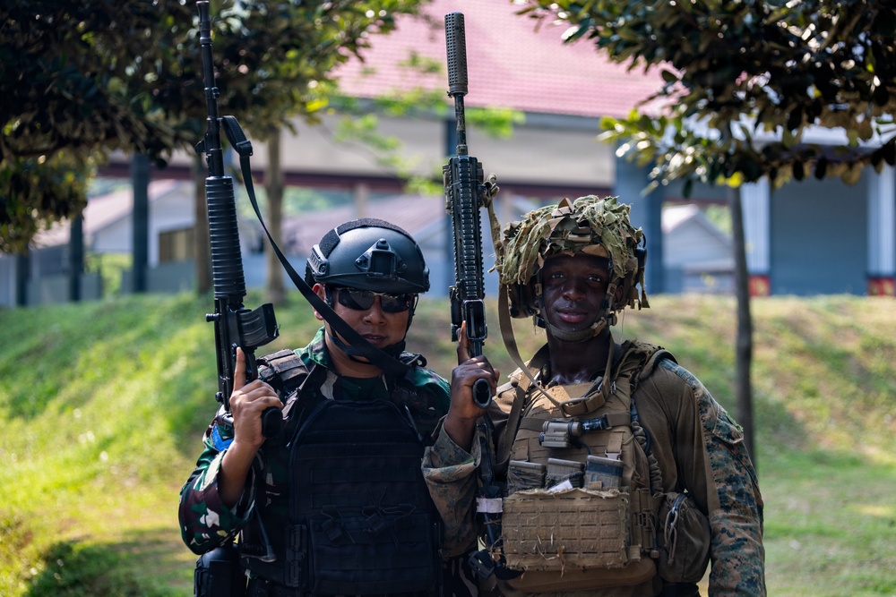 MRF-D Marines, Sailors perform casualty care training with Indonesian marines