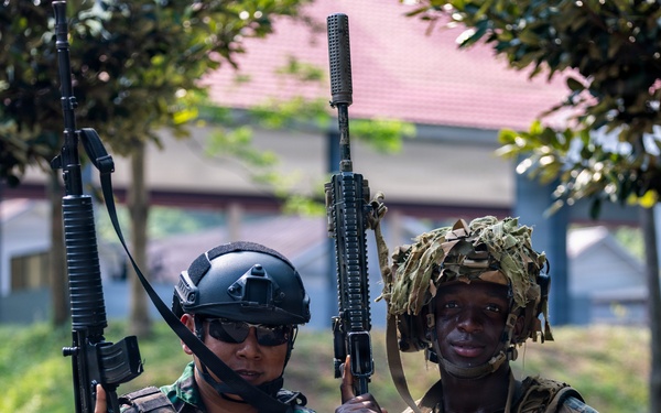 MRF-D Marines, Sailors perform casualty care training with Indonesian marines