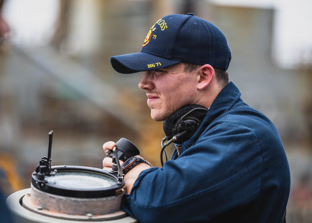 Replenishment-at-sea Aboard USS Ross (DDG 71)