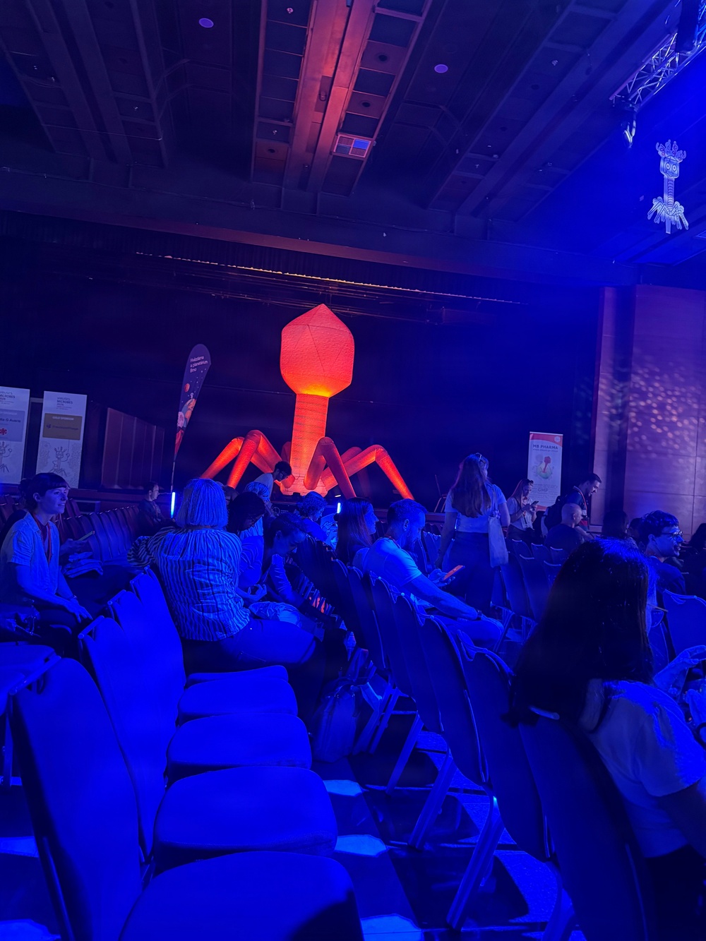 WRAIR’s Wound Infections Department presents at the Viruses of Microbes Conference 2026