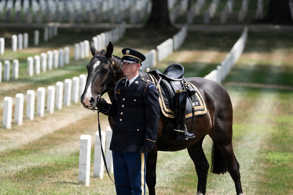 Full Military Funeral Honors with Escort are Conducted for U.S. Marine Corps Lt. Gen. William Keys in Section 78