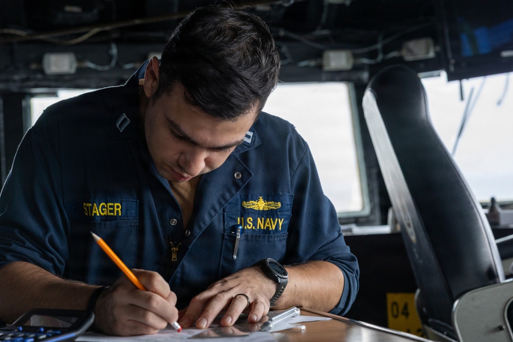 John Paul Jones Sailor Conducts Maneuvers