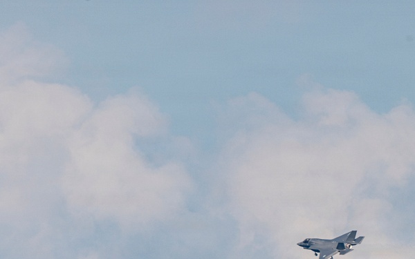 VMFA-231 receives new F-35B Lightning II aircraft