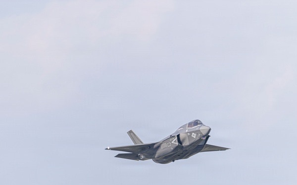VMFA-231 receives new F-35B Lightning II aircraft