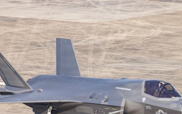 VMFA-231 receives new F-35B Lightning II aircraft