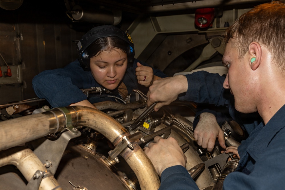 John Paul Jones Sailors Conduct Maintenance