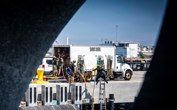 USS Cincinatti Conducts Inport Operations