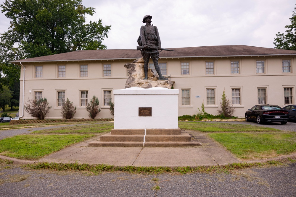 MCB Quantico Crusading for Right Statue