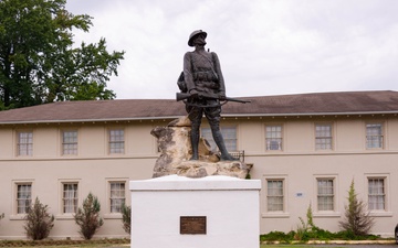 MCB Quantico Crusading for Right Statue