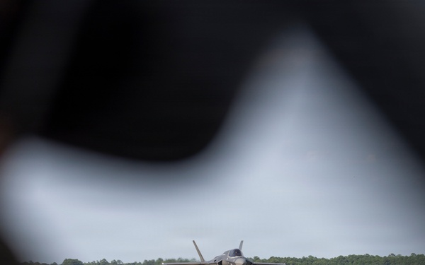 VMFA-231 receives new F-35B Lightning II aircraft