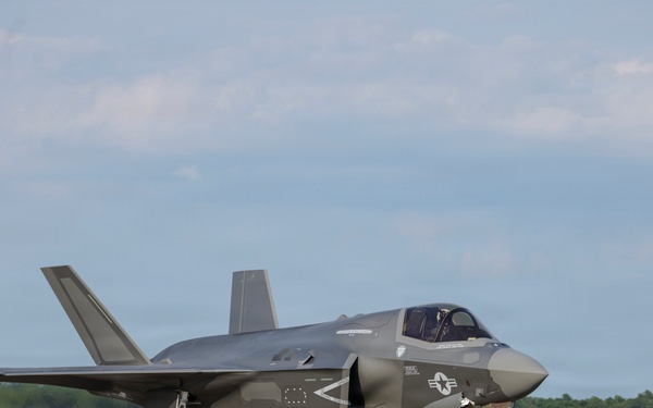 VMFA-231 receives new F-35B Lightning II aircraft