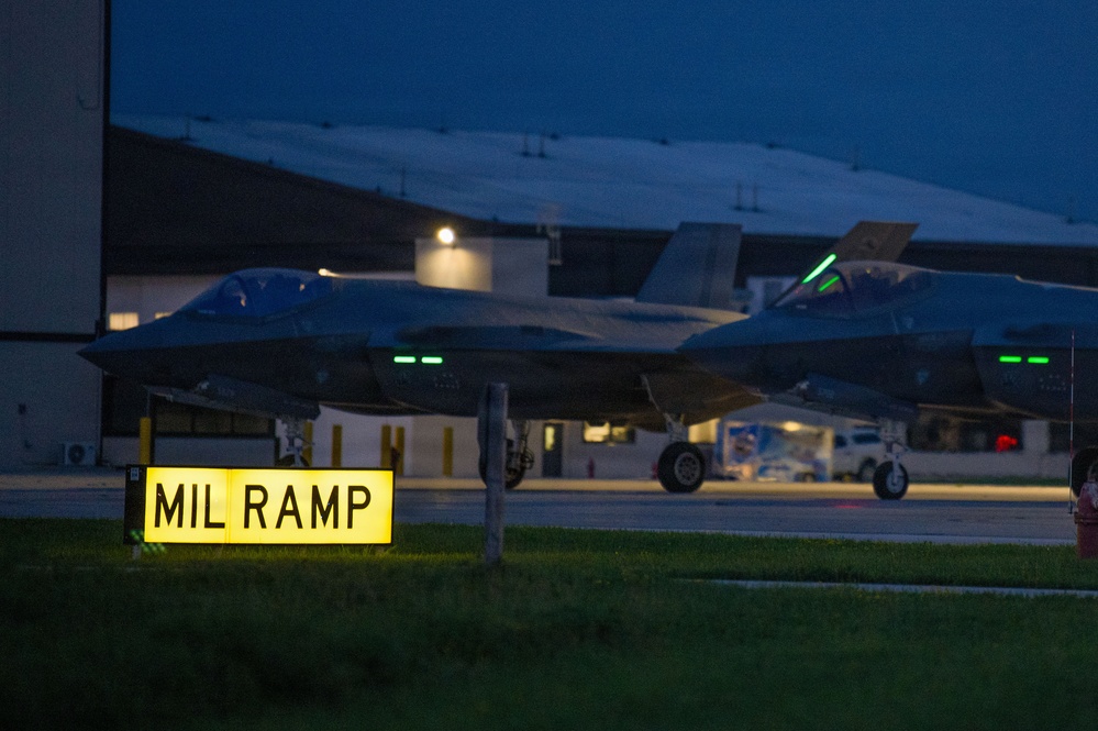 115th Fighter performs night flying operations increasing mission readiness