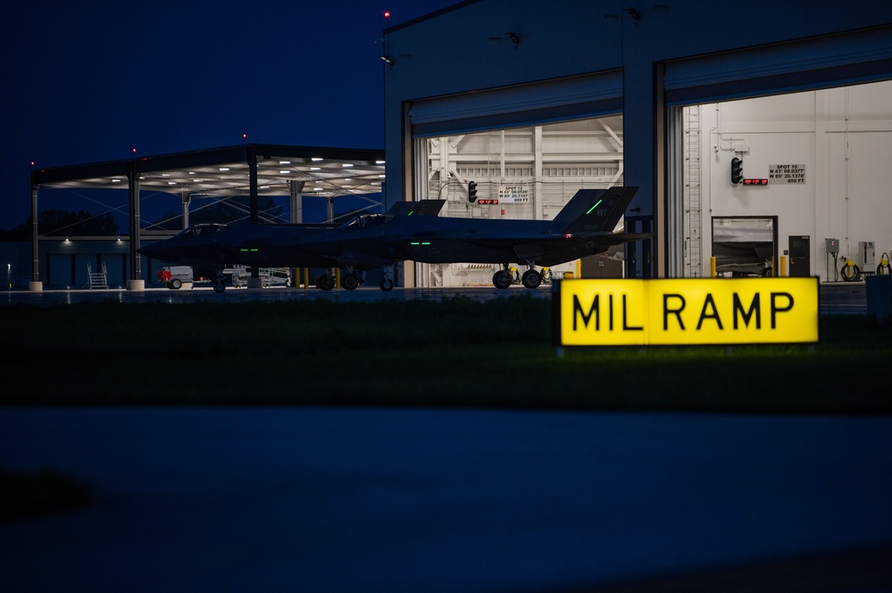 115th Fighter performs night flying operations increasing mission readiness