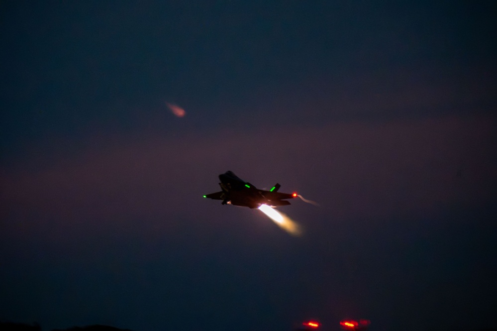 115th Fighter performs night flying operations increasing mission readiness