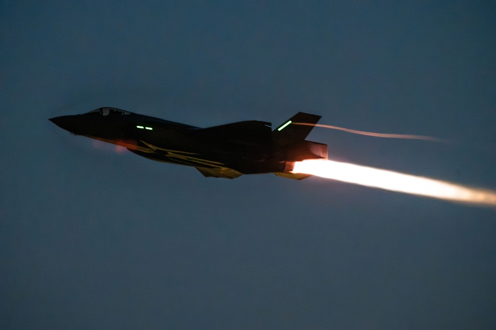 115th Fighter performs night flying operations increasing mission readiness