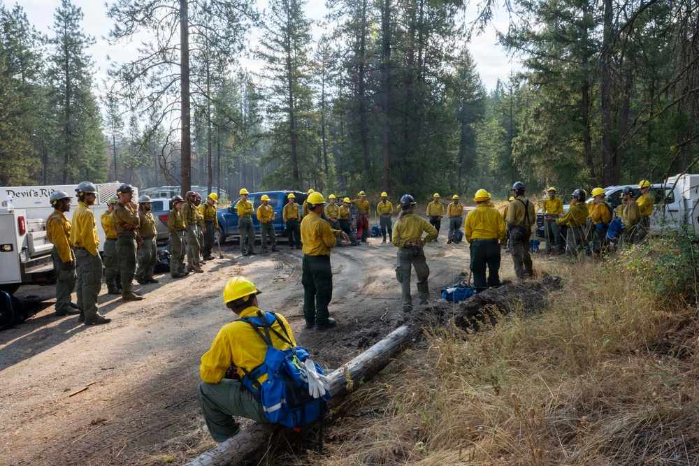 U.S. Army Soldiers from 7th Infantry Division activated as wildland firefighters on the Modrite Fire