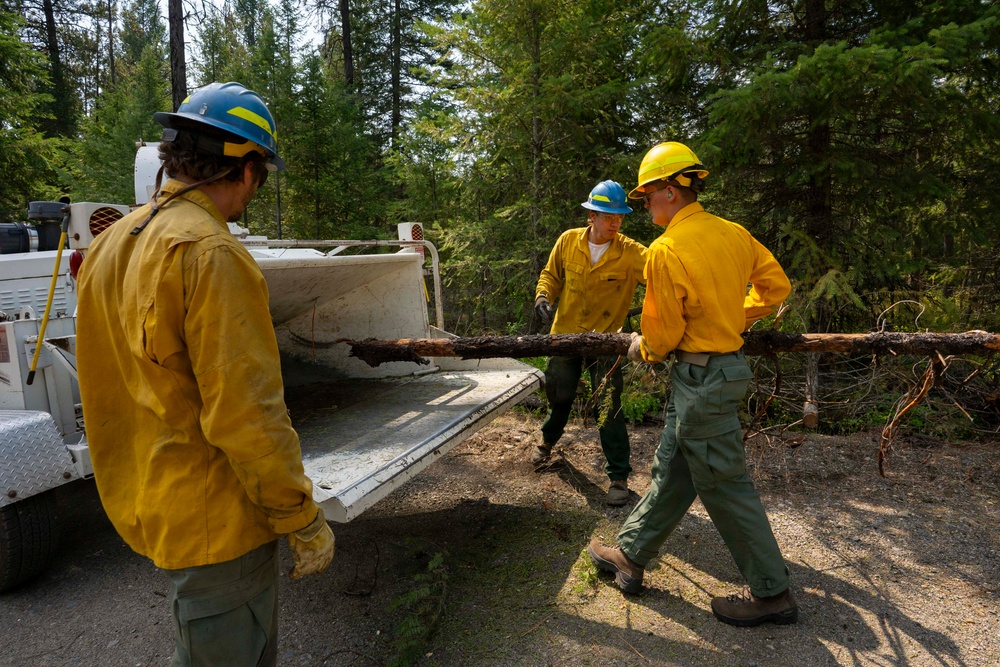 U.S. Army Soldiers from 7th Infantry Division activated as wildland firefighters on the Modrite Fire