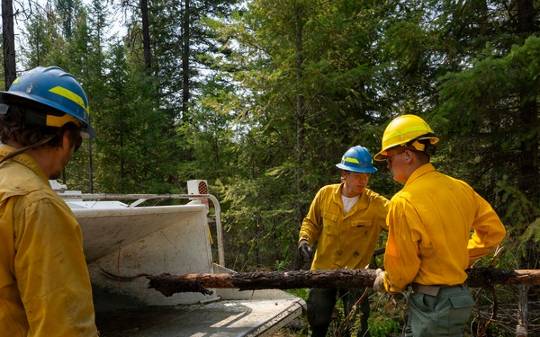 U.S. Army Soldiers from 7th Infantry Division activated as wildland firefighters on the Modrite Fire