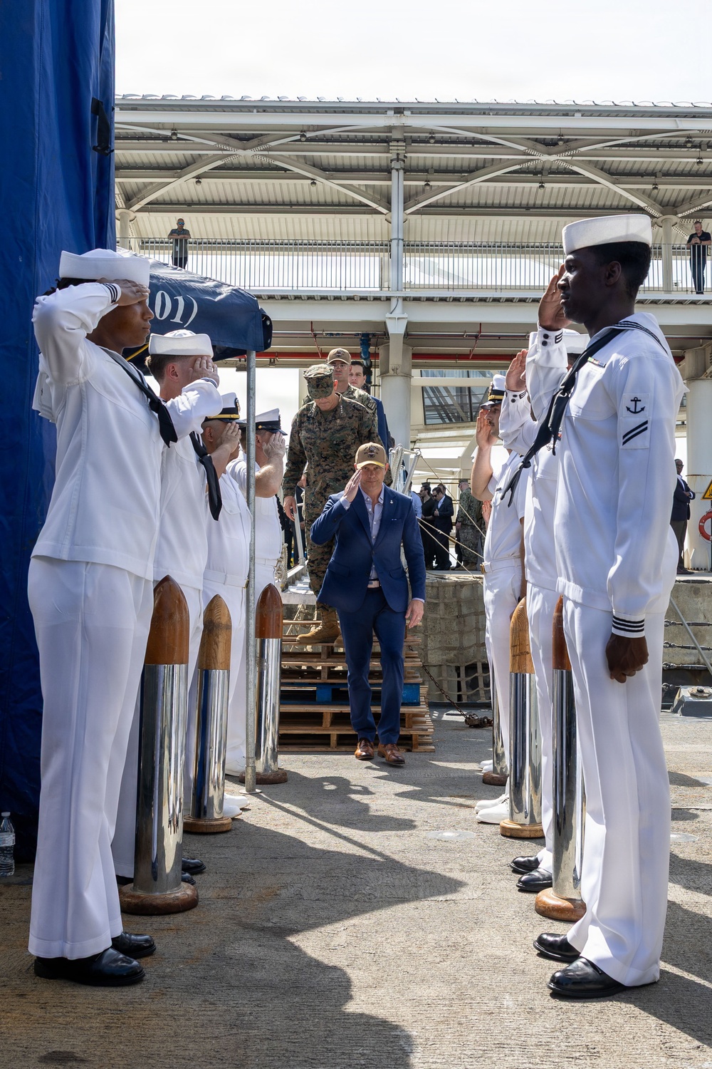 Secretary of War visits USS Gridley (DDG 101)