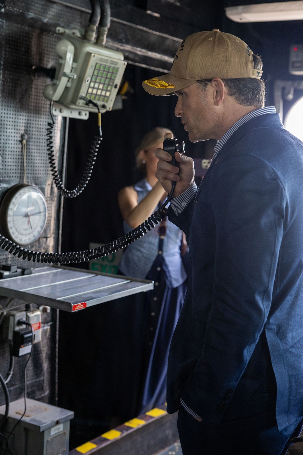 Secretary of War visits USS Gridley (DDG 101)