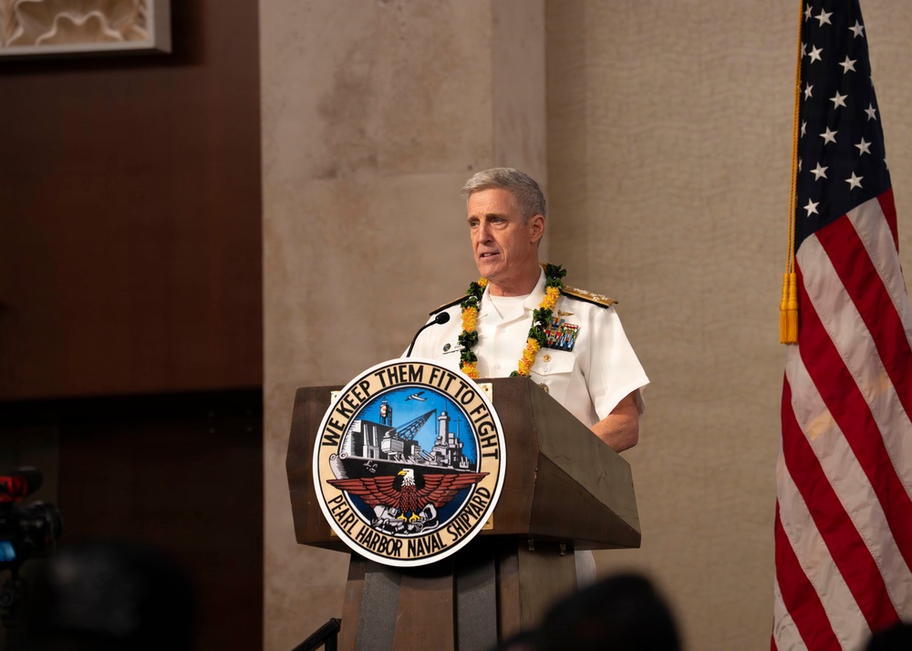COMPACFLT delivers remarks at the PHNSY &amp; IMF Trades Graduation