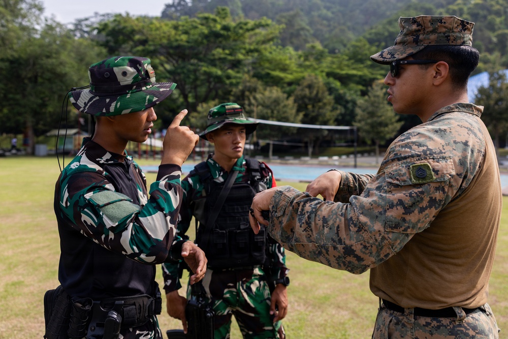 MRF-D Marines train tactics, weapons systems with Indonesian marines