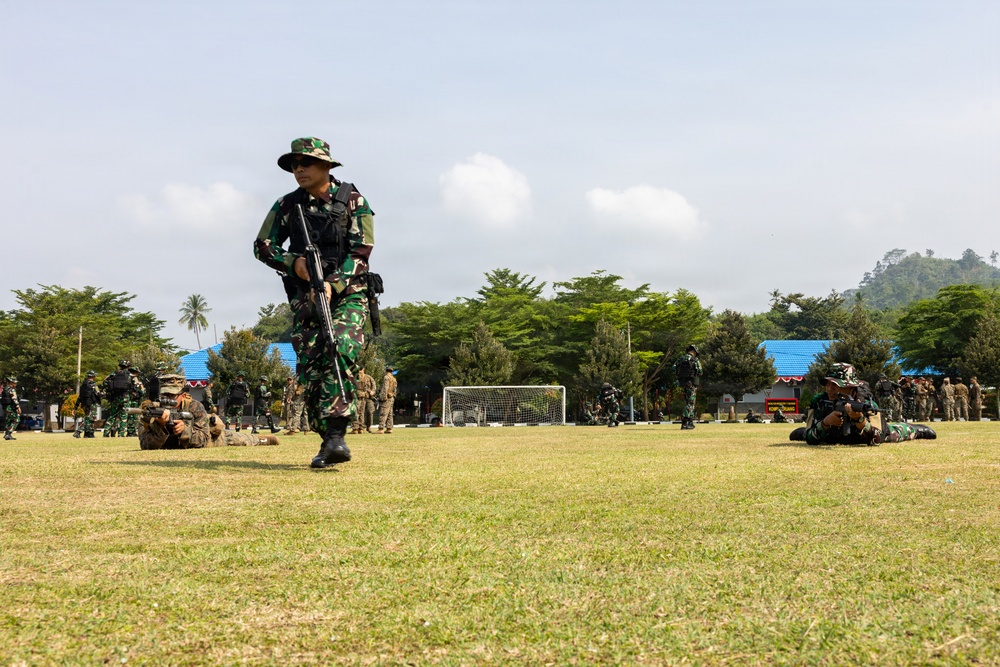 MRF-D Marines train tactics, weapons systems with Indonesian marines