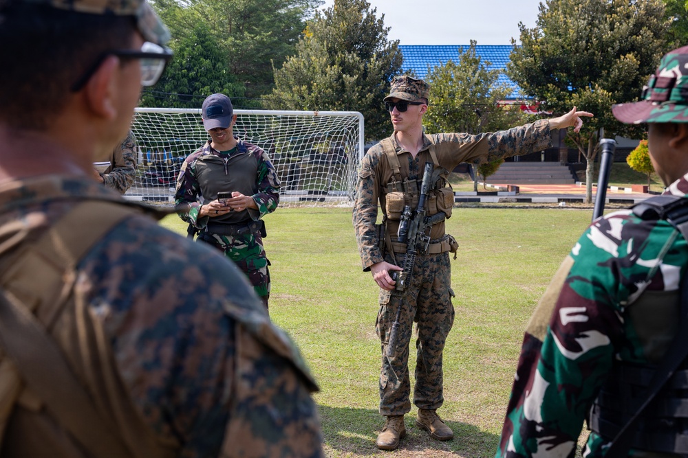MRF-D Marines train tactics, weapons systems with Indonesian marines