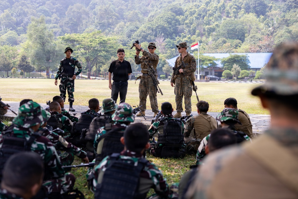 MRF-D Marines train tactics, weapons systems with Indonesian marines