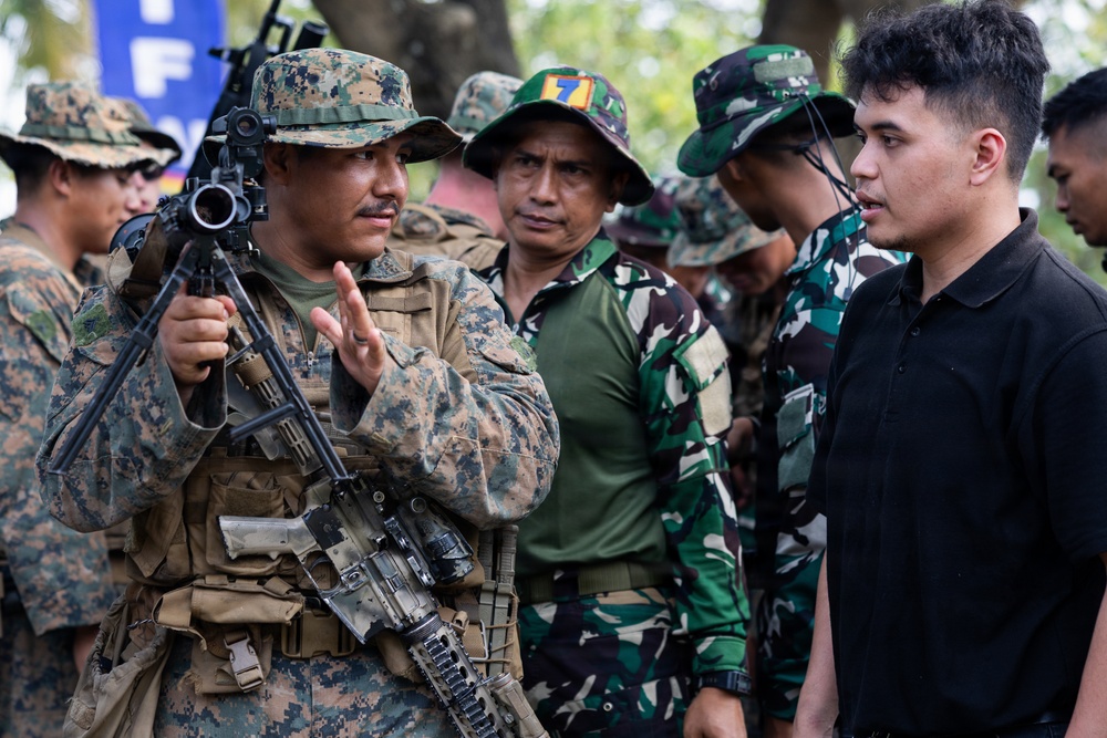 MRF-D Marines train tactics, weapons systems with Indonesian marines
