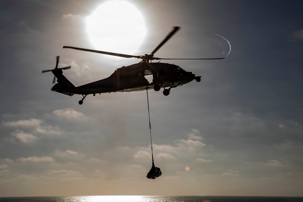 USS Makin Island Conducts Vertical Replenishment