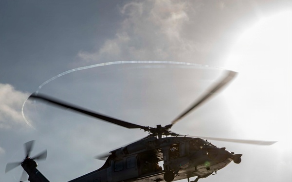 USS Makin Island Conducts Vertical Replenishment
