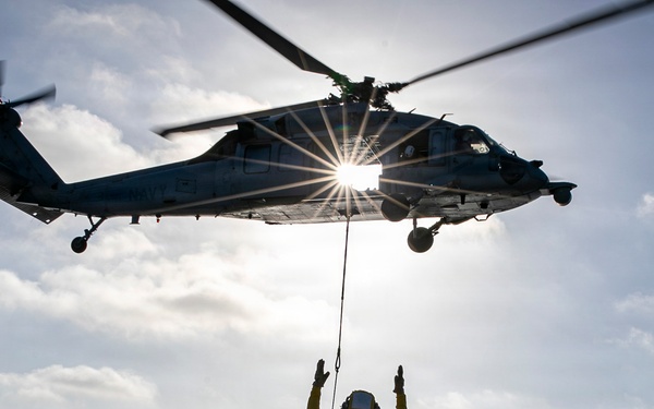 USS Makin Island Conducts Vertical Replenishment